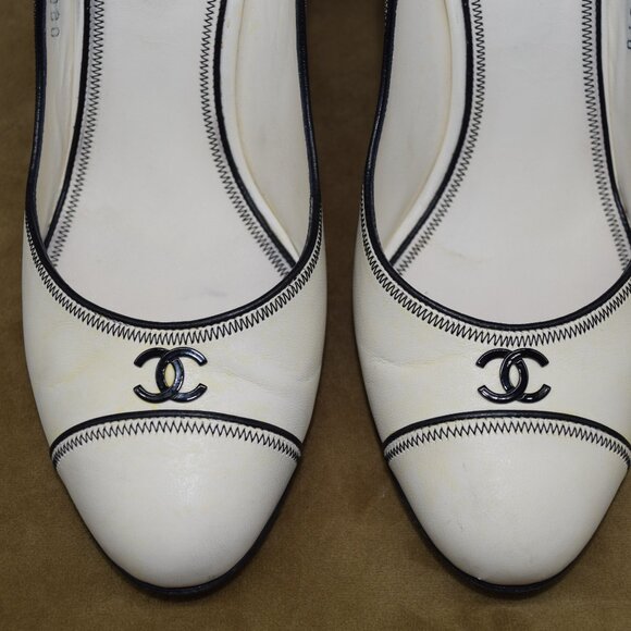 2008 CHANEL Ivory White Cap Toe Heels Pumps 37.5 C 7 Brighton Way 85mm CC Logo - Picture 2 of 16